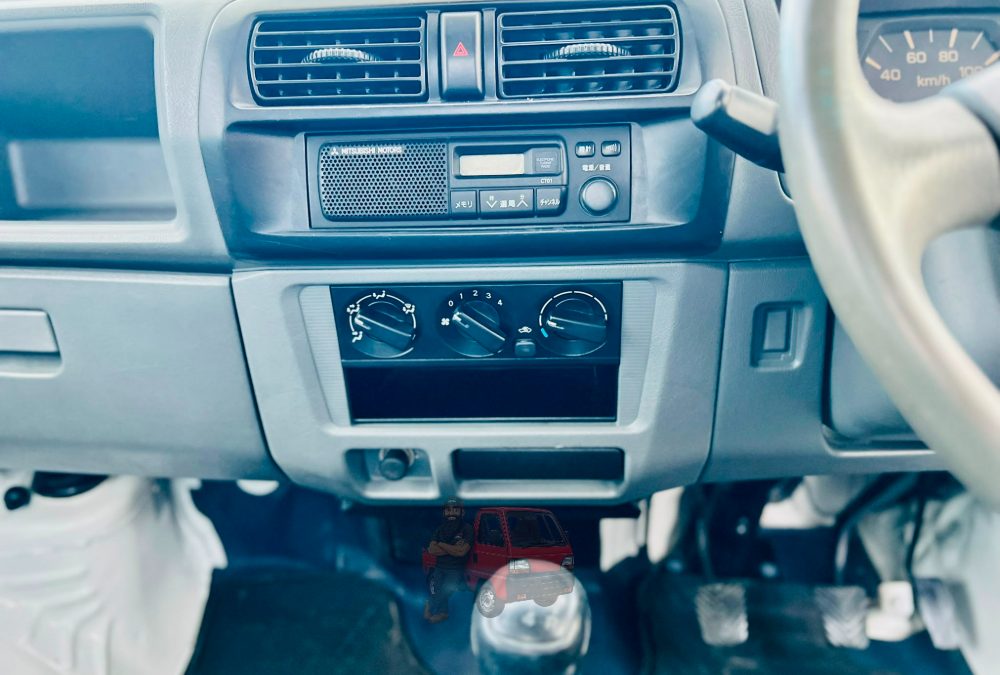 1999 Mitsubishi Mini Truck photo 2