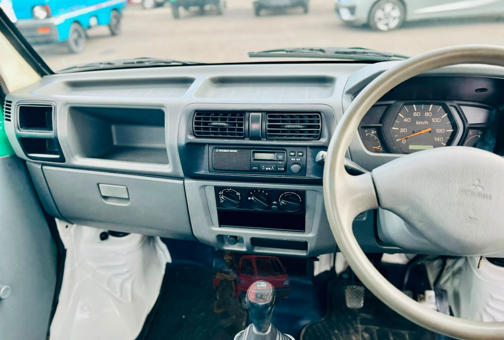 1999 Mitsubishi Mini Truck photo 4