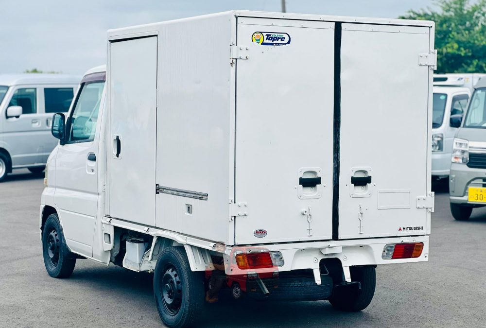 2001 Mitsubishi Minicab Freezer photo 5