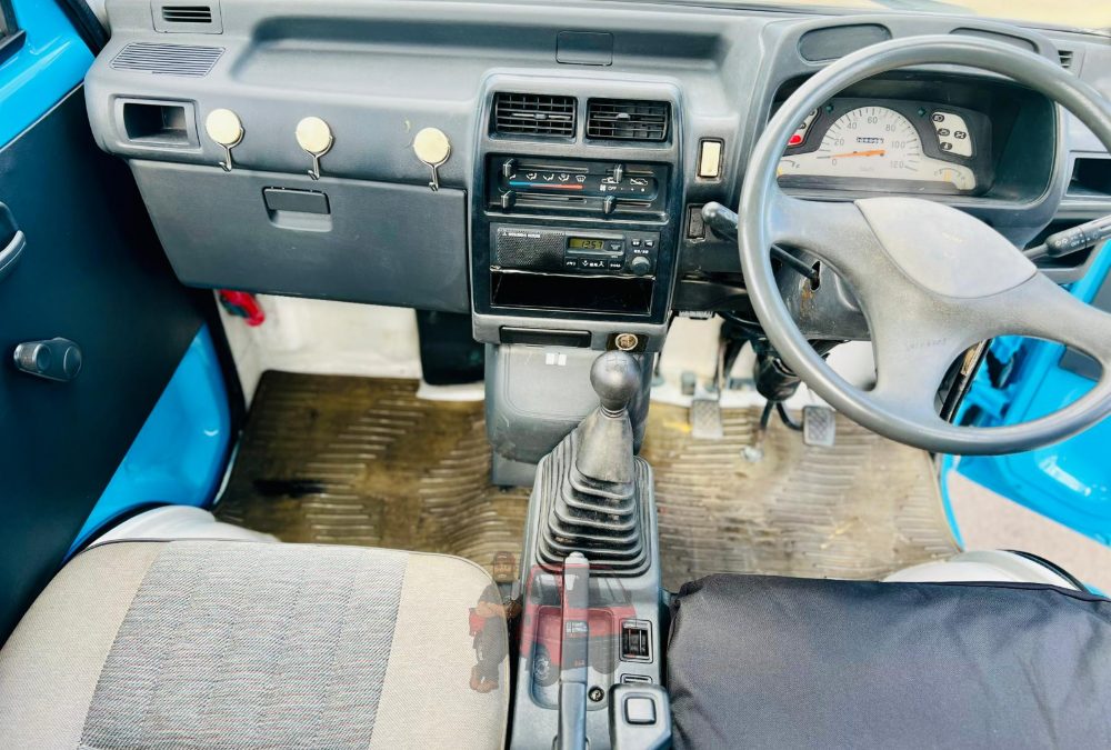 1993 Mitsubishi Minicab Truck 4WD photo 10