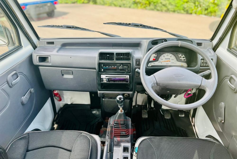 1998 Mitsubishi Minicab Van VX photo 11