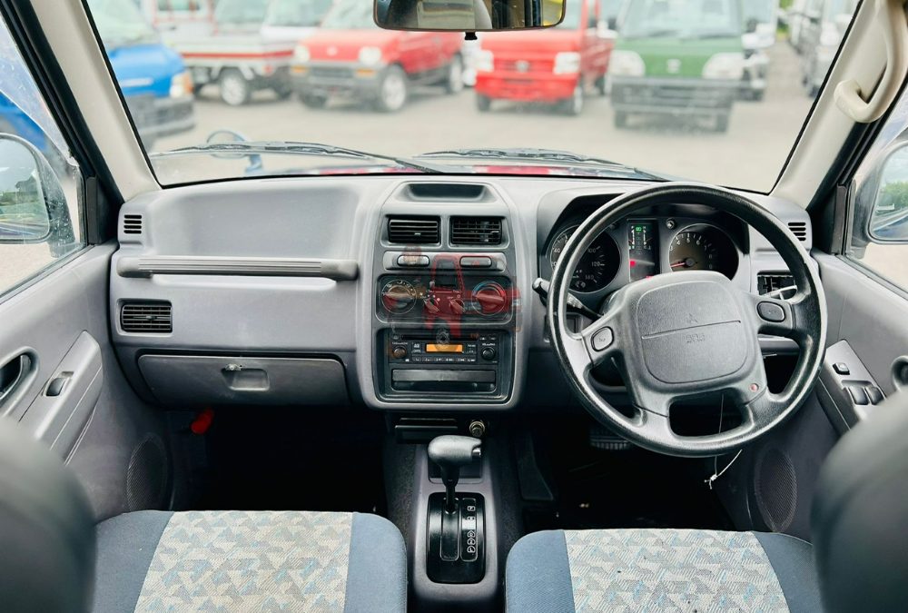 1998 Mitsubishi Pajero Mini photo 5