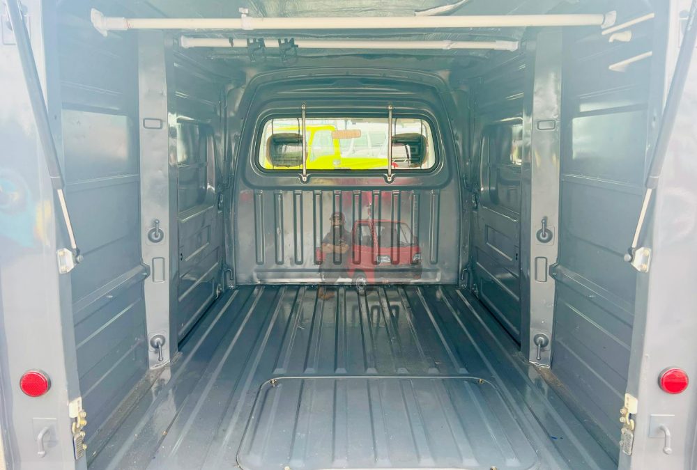 2000 Subaru Sambar Box Truck 4WD photo 9