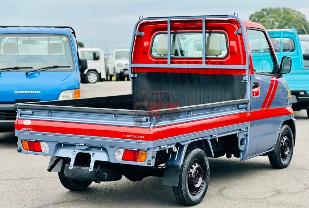 2000 Mitsubishi Minicab Truck 4WD photo 7