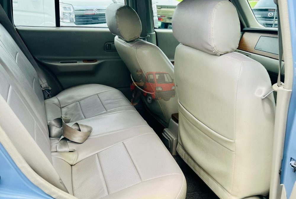 1998 Nissan Rasheen SUV photo 11